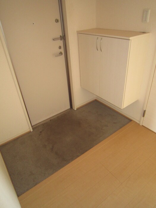 物件内観写真10　(玄関)
