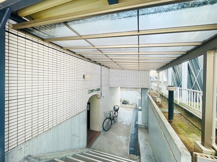 物件外観写真5　(駐輪場)