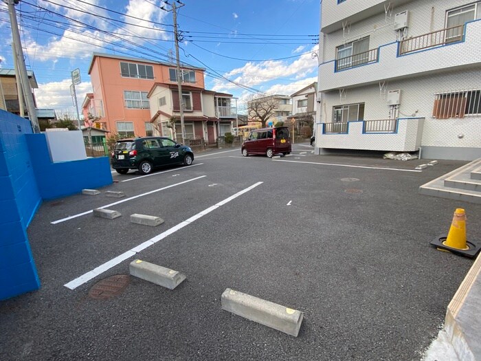 物件外観写真3　(駐車場)