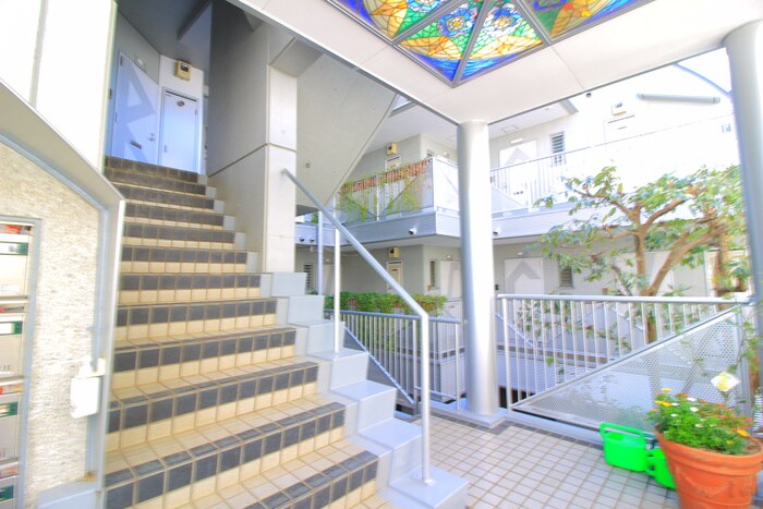 物件外観写真5　(エントランス部分)