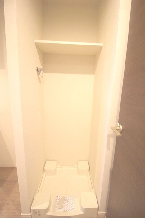 物件内観写真16　(洗濯機置場)