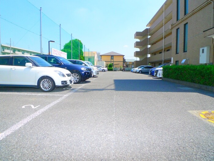 物件外観写真4　(駐車場)