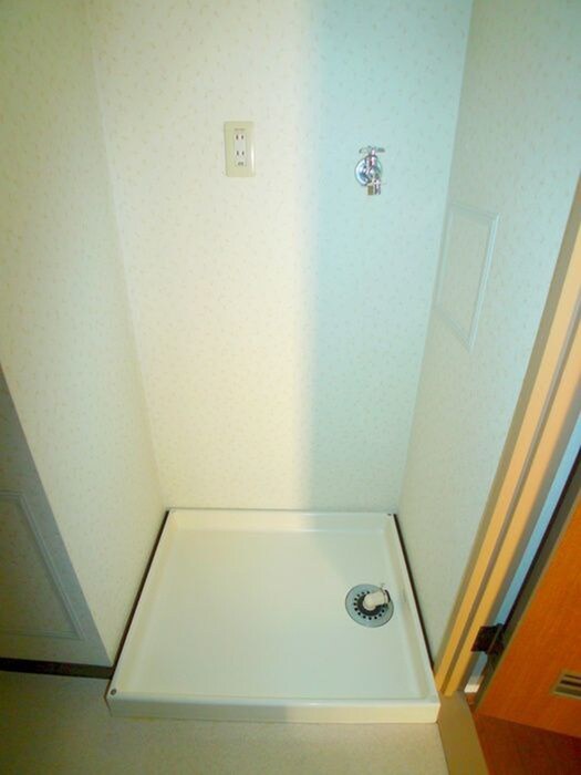 物件内観写真14　(洗濯機置場)