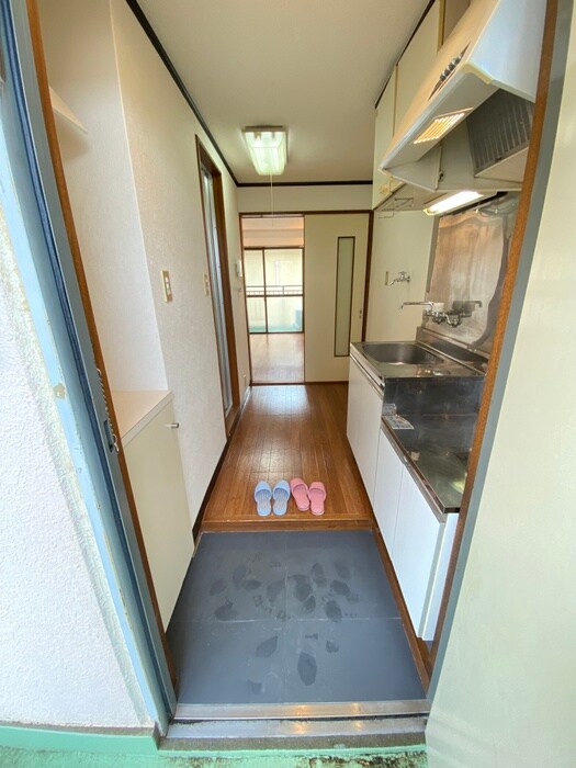 物件内観写真4　(玄関)