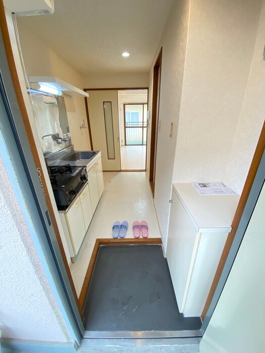 物件内観写真4　(玄関)