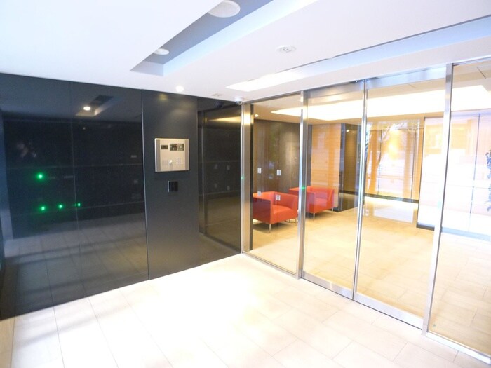 物件外観写真4　(エントランス部分)