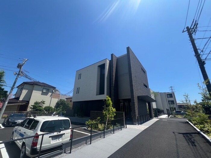 物件外観写真2　(駐車場)