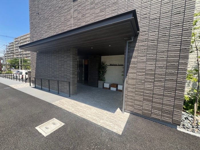 物件外観写真6　(エントランス部分)