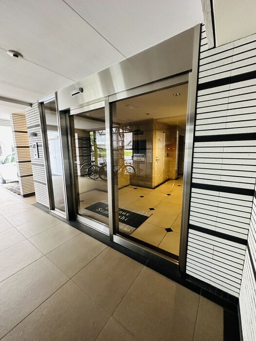 物件外観写真2　(エントランス部分)