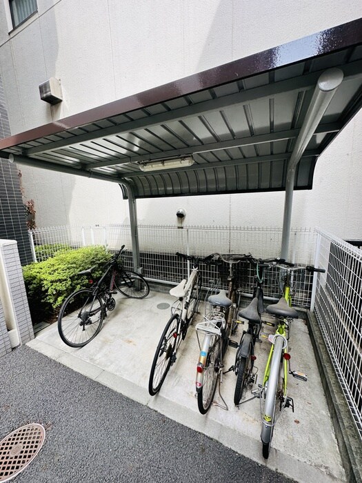 物件外観写真4　(駐輪場)