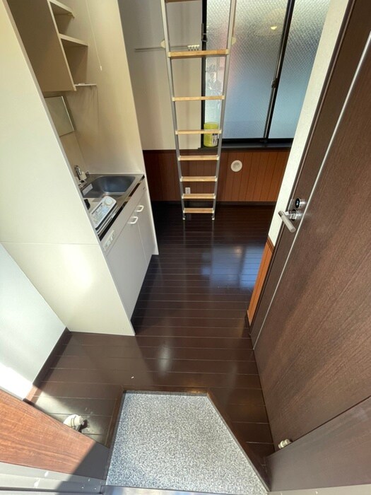 物件内観写真11　(玄関)