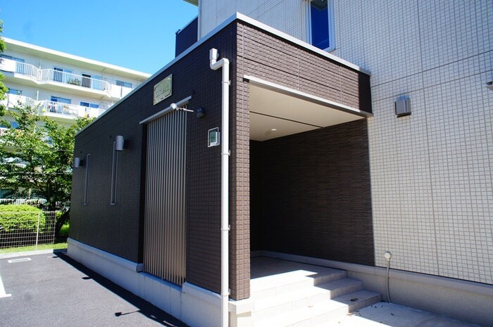 物件外観写真3　(エントランス部分)