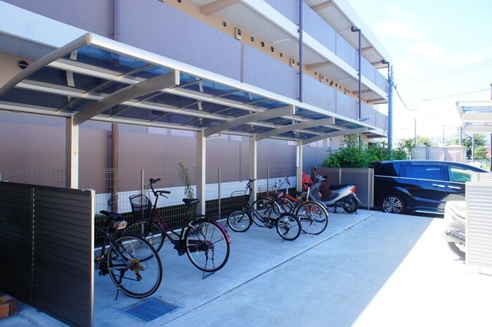 物件外観写真4　(駐輪場)