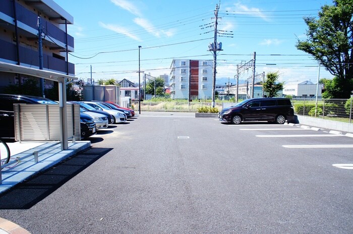 物件外観写真5　(駐車場)