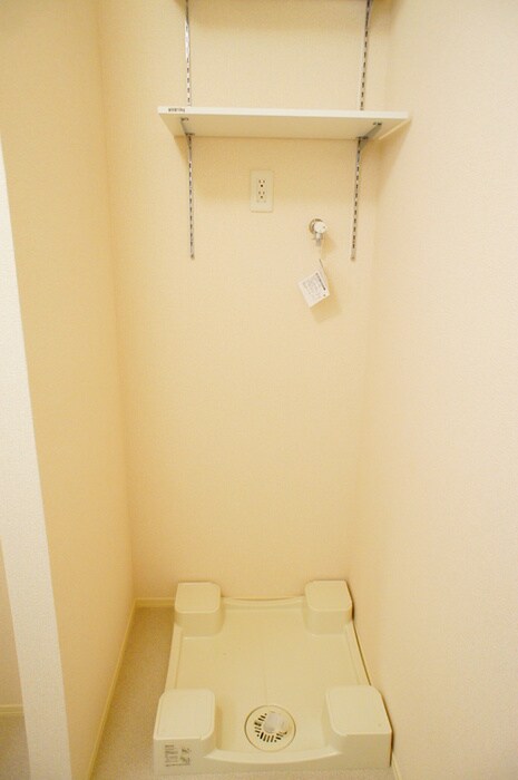 物件内観写真13　(洗濯機置場)