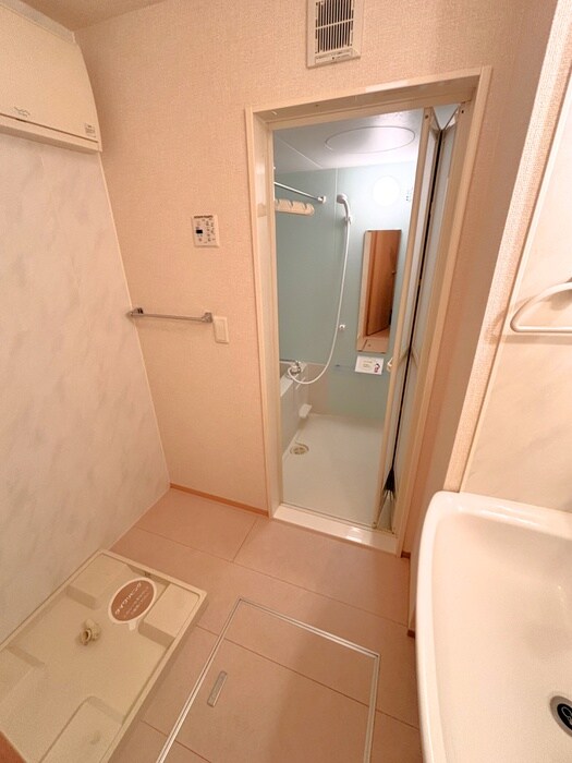 物件内観写真16　(洗濯機置場)