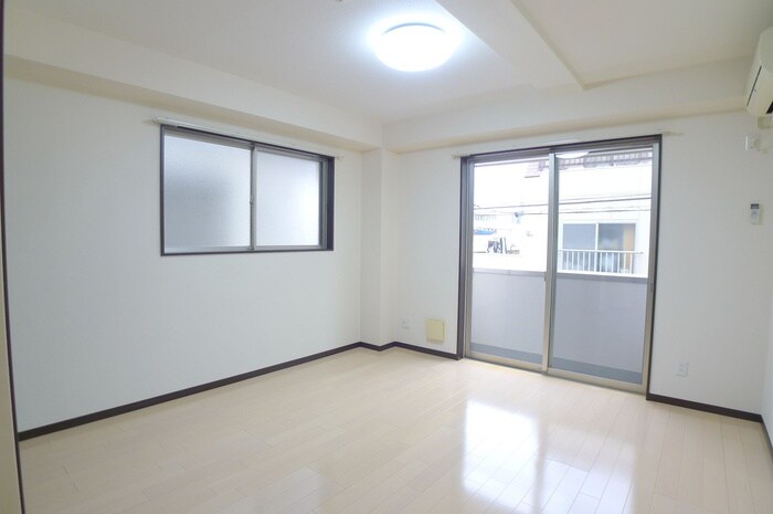 物件内観写真10　(室内からの展望)