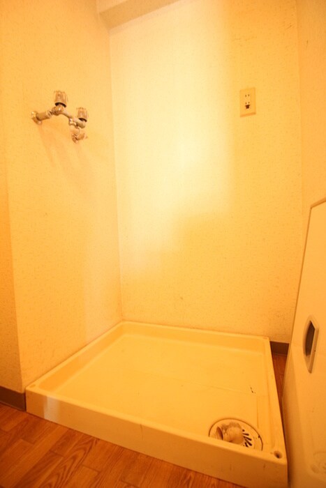 物件内観写真16　(洗濯機置場)