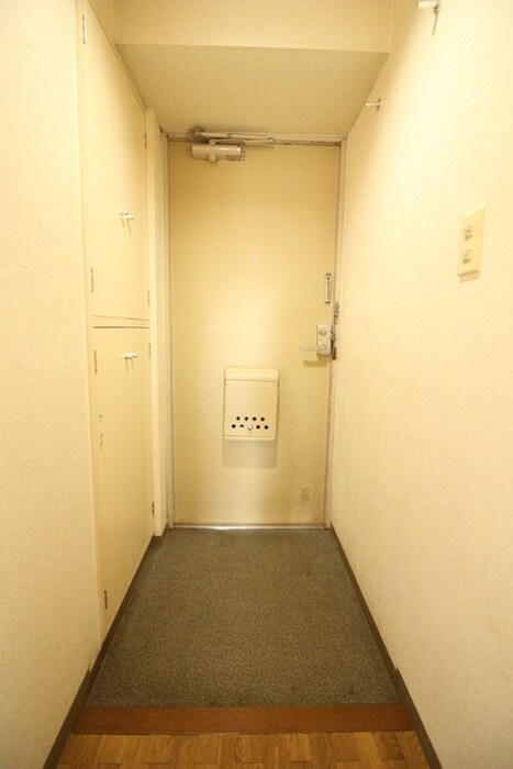 物件内観写真18　(玄関)