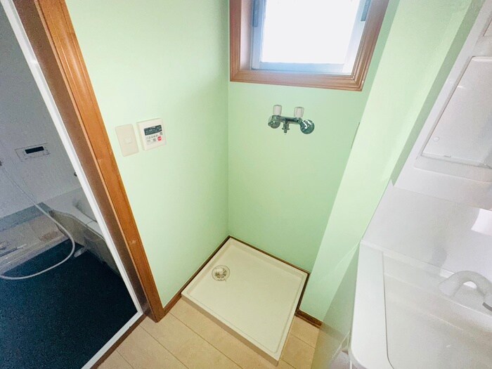 物件内観写真13　(洗濯機置場)