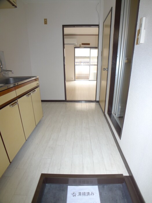 物件内観写真5　(玄関)