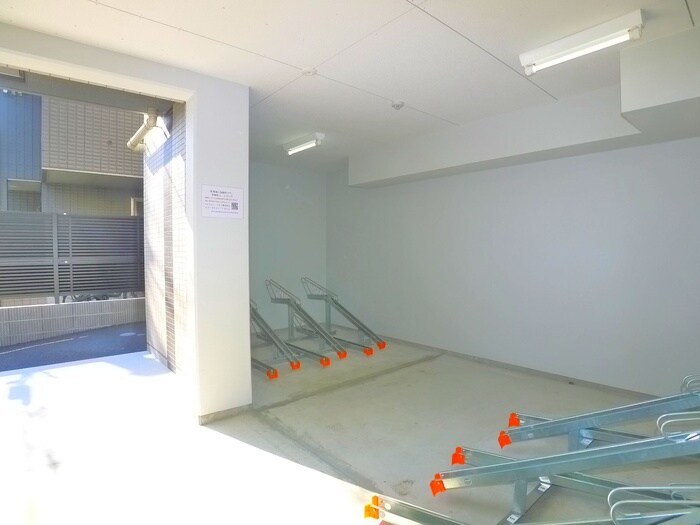 物件外観写真3　(駐輪場)