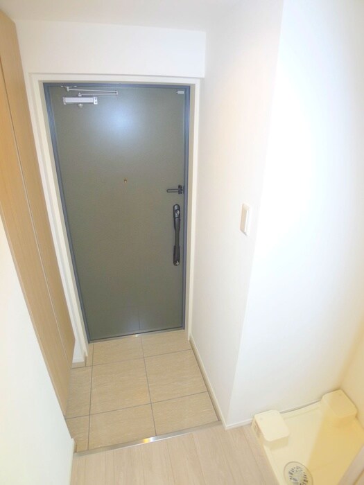 物件内観写真16　(玄関)