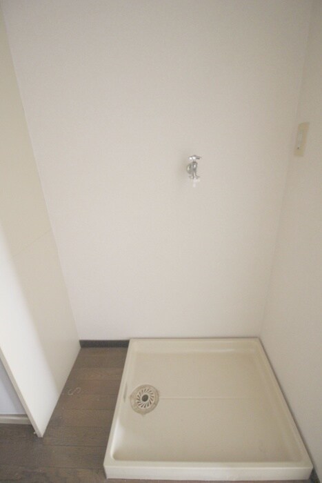 物件内観写真16　(洗濯機置場)