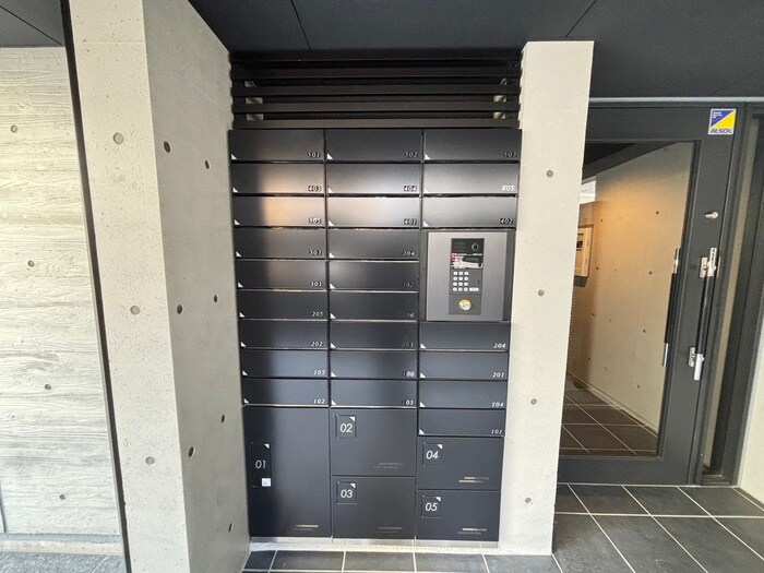 物件外観写真5　(エントランス部分)