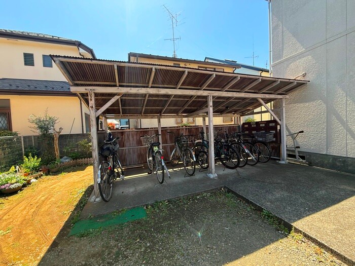 物件外観写真5　(駐輪場)
