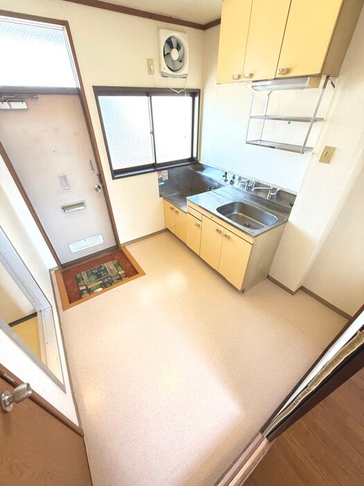 物件内観写真13　(玄関)