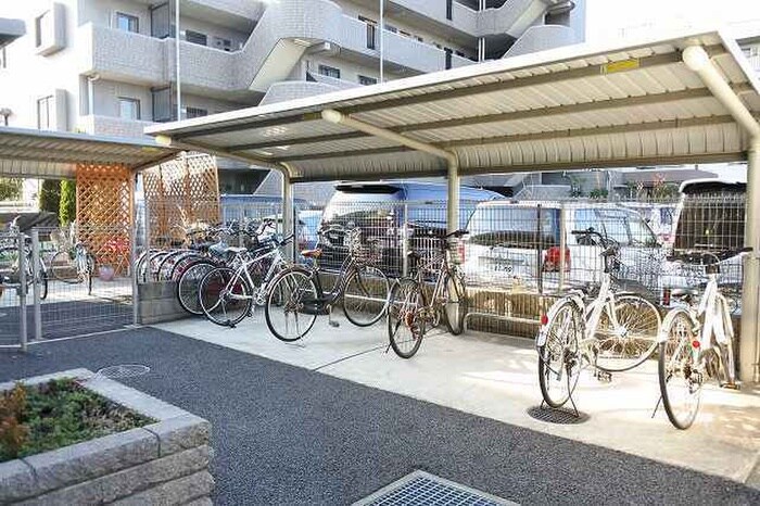 物件外観写真4　(駐輪場)