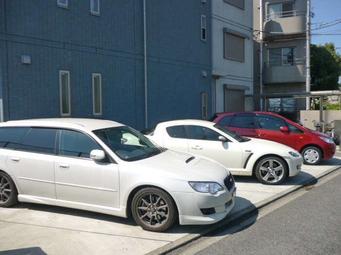 物件外観写真4　(駐車場)