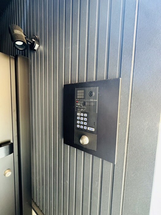 物件外観写真4　(エントランス部分)