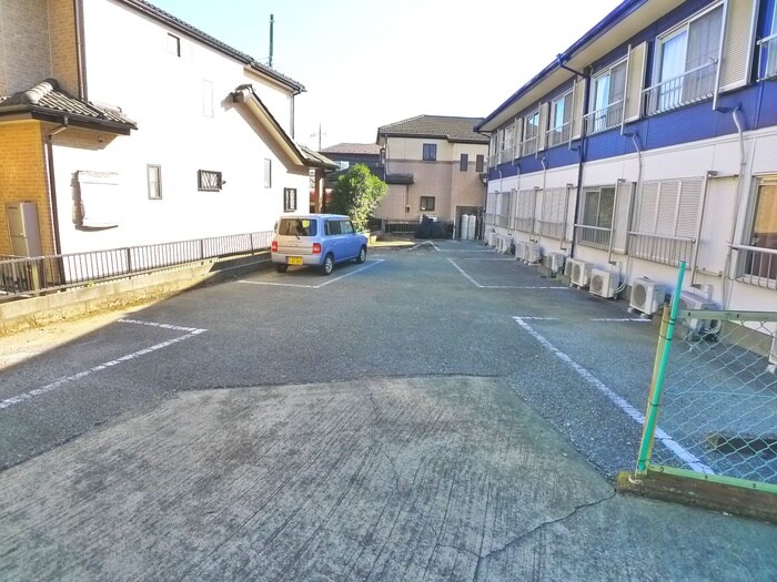 物件外観写真3　(駐車場)