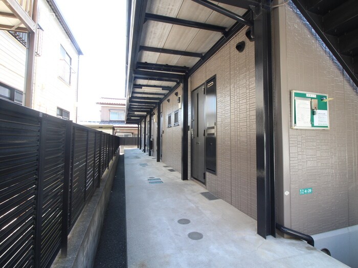 物件外観写真5　(エントランス部分)