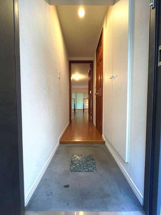 物件内観写真5　(玄関)