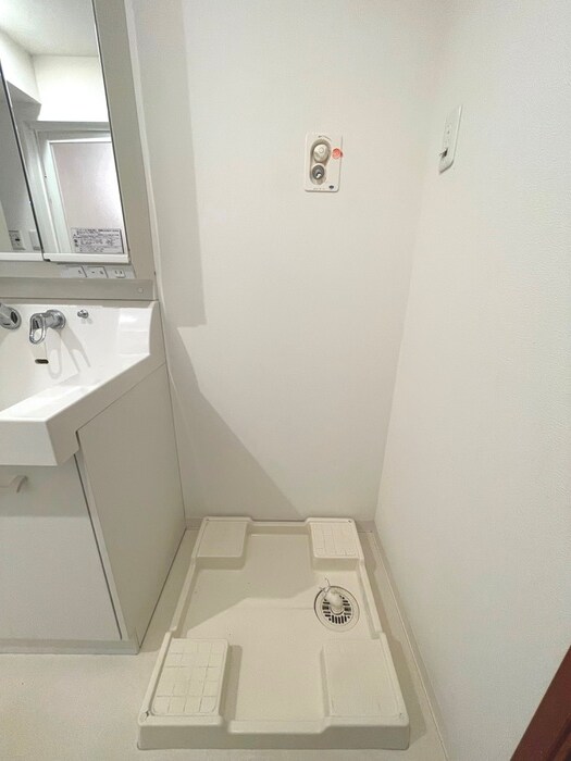 物件内観写真12　(洗濯機置場)