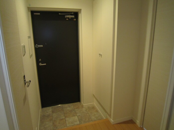 物件内観写真13　(玄関)