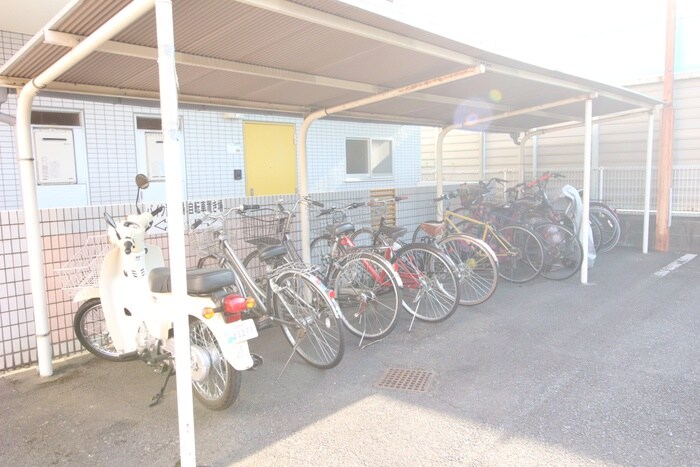 物件外観写真4　(駐輪場)