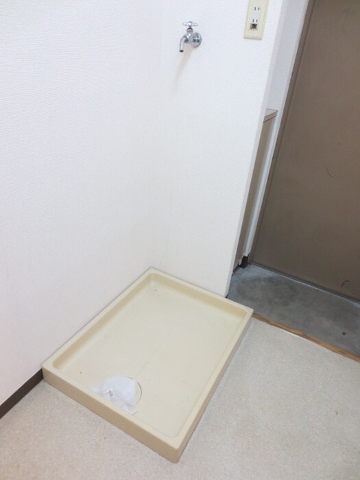 物件内観写真9　(洗濯機置場)