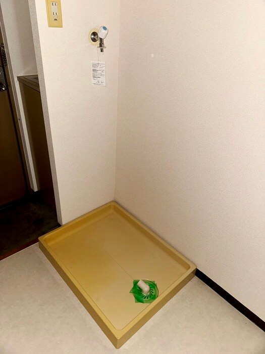 物件内観写真13　(洗濯機置場)