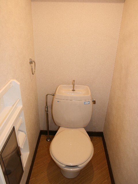 物件内観写真8　(トイレ)