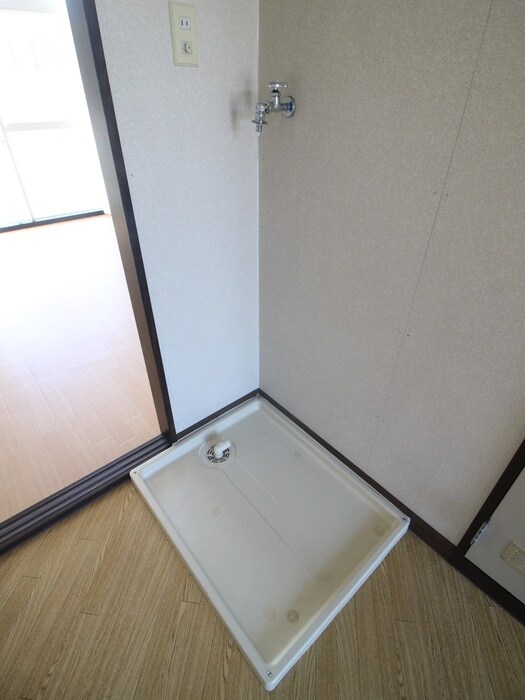 物件内観写真11　(洗濯機置場)