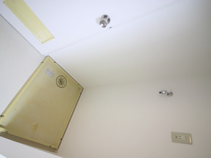 物件内観写真12　(洗濯機置場)