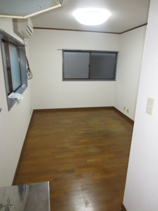 物件内観写真8　(室内からの展望)