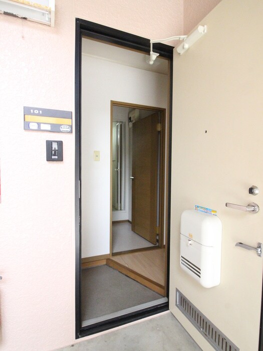 物件内観写真18　(玄関)