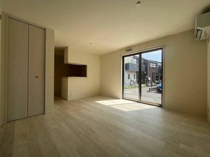 物件内観写真7　(室内からの展望)