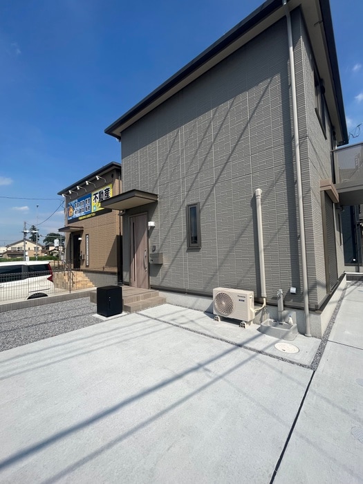 物件外観写真5　(駐車場)