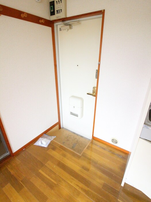 物件内観写真12　(玄関)
